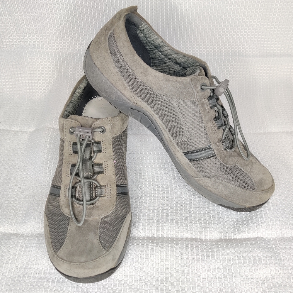Dansko Womens Helen Gray Suede Fashion Sneaker 38
